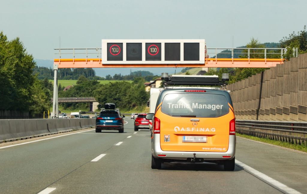 Überkopfanzeige auf der Tauernautobahn