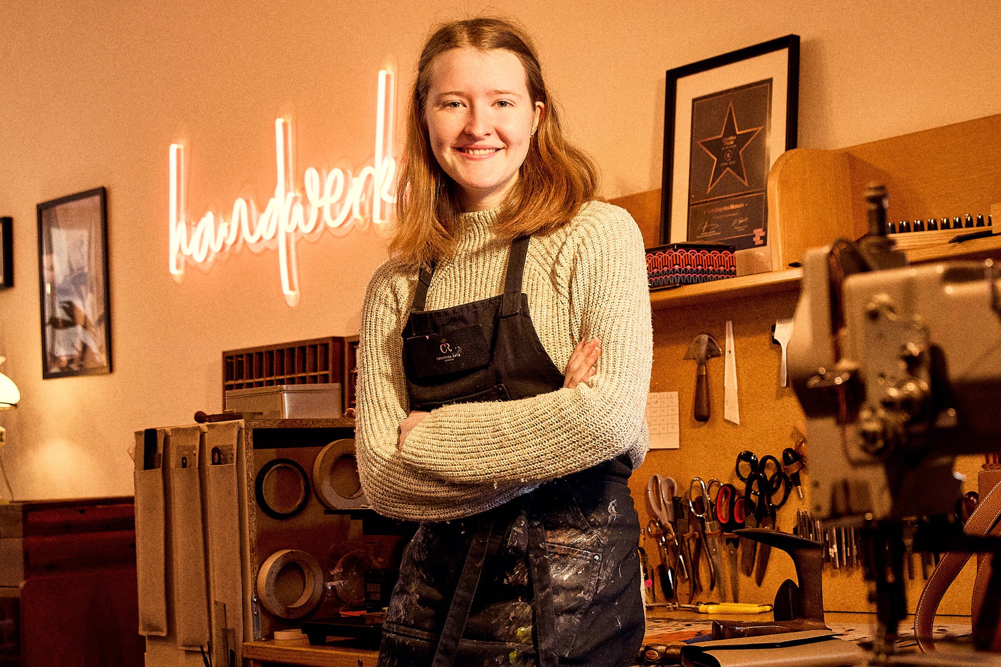 Carolina Pöckl aus Faistenau absolviert derzeit eine Ausbildung zur Sattlerin in der Stadt Salzburg.  Carolina Pöckl aus Faistenau absolviert derzeit eine Ausbildung zur Sattlerin in der Stadt Salzburg.