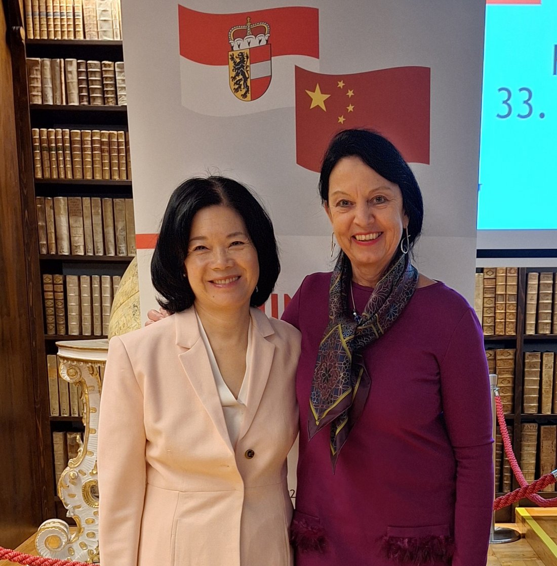 Chinabüro mit Jianzhen Schaden und Gritlind Kettl