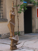 Wander Bertoni, "Der Ankläger", Bronze, 1965 (im Hof Traklhaus) 