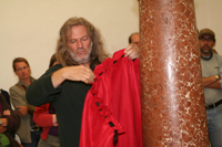 Peter Haas, Performance anlässlich der Vernissage dieser Ausstellung am 18. September 2008; Fotos von Elisabeth Wörndl und Gerhard Kowald