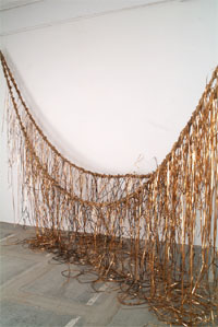 "Willow Hammock", 2004, Seide Kupfer, 400 x 120 x 240 cm