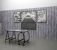 Moussa Kone, "into the garden of venus (more than anything)", Triptychon mit Predella, Tusche und Aquarell auf Papier, 150 x 300 cm, 2009 davor: "writing table (A&O)", 77 x 78 x 130 cm, Klappbock, Metall, Holz, Glas, 2009