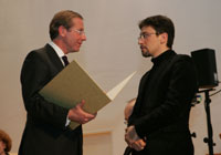 Preisverleihung durch Landeshauptmann-Stv. Dr. Wilfried Haslauer an Francesco Filidei; Bildrechte Landespressebüro