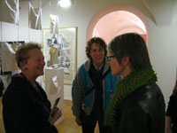von links: Monika Kalista im Gespräch mit David Moises und Dietgard Grimmer