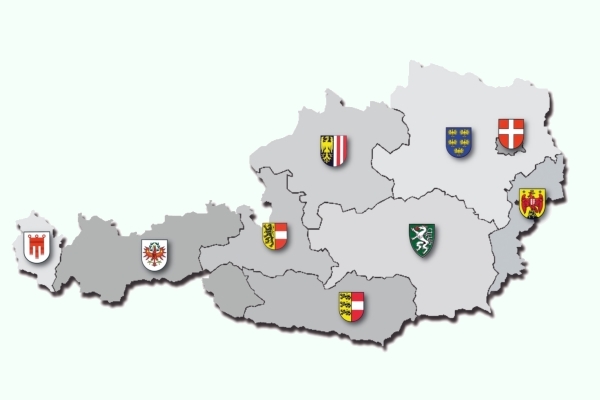 Landkarte der österreichischen Bundesländer mit Wappen